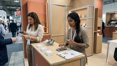Stand in fiera: 7 dettagli che ti fanno notare in pochi secondi (e trasformano i passaggi in contatti utili)